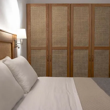 Deep Earth * Έξω Γωνιά